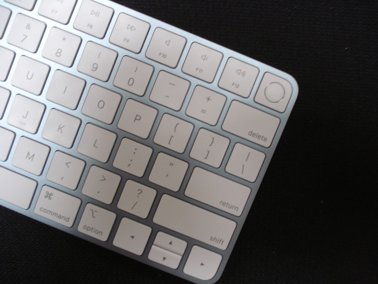 NEW Apple Magic Keyboard with Touch ID A2449 EMC 3579 US English BLUE OEM