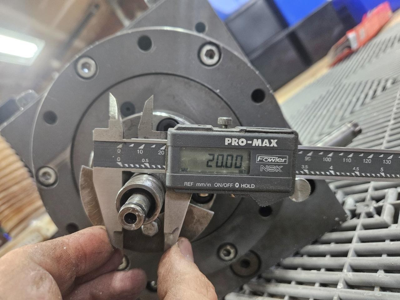 ESAB Welding Rotary Table MNR 454562 100:1 Worm Gear Reducer with Feedthrough