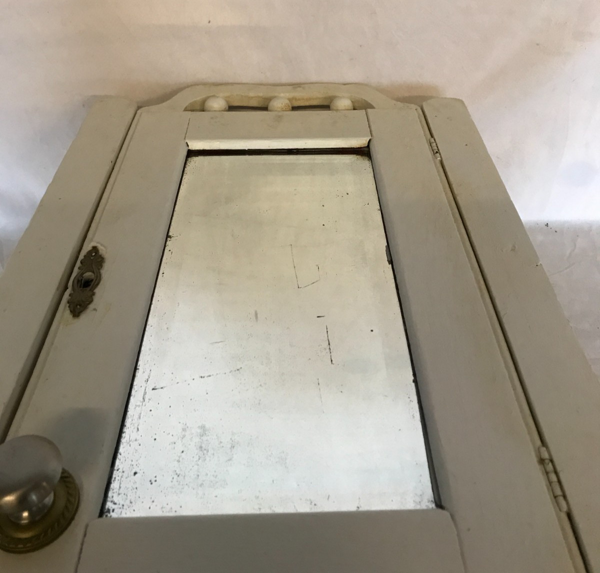 VTG 13x18 Wood Shabby Wall Medicine Cabinet Mirror Stick & Ball Chic Old 26-26B