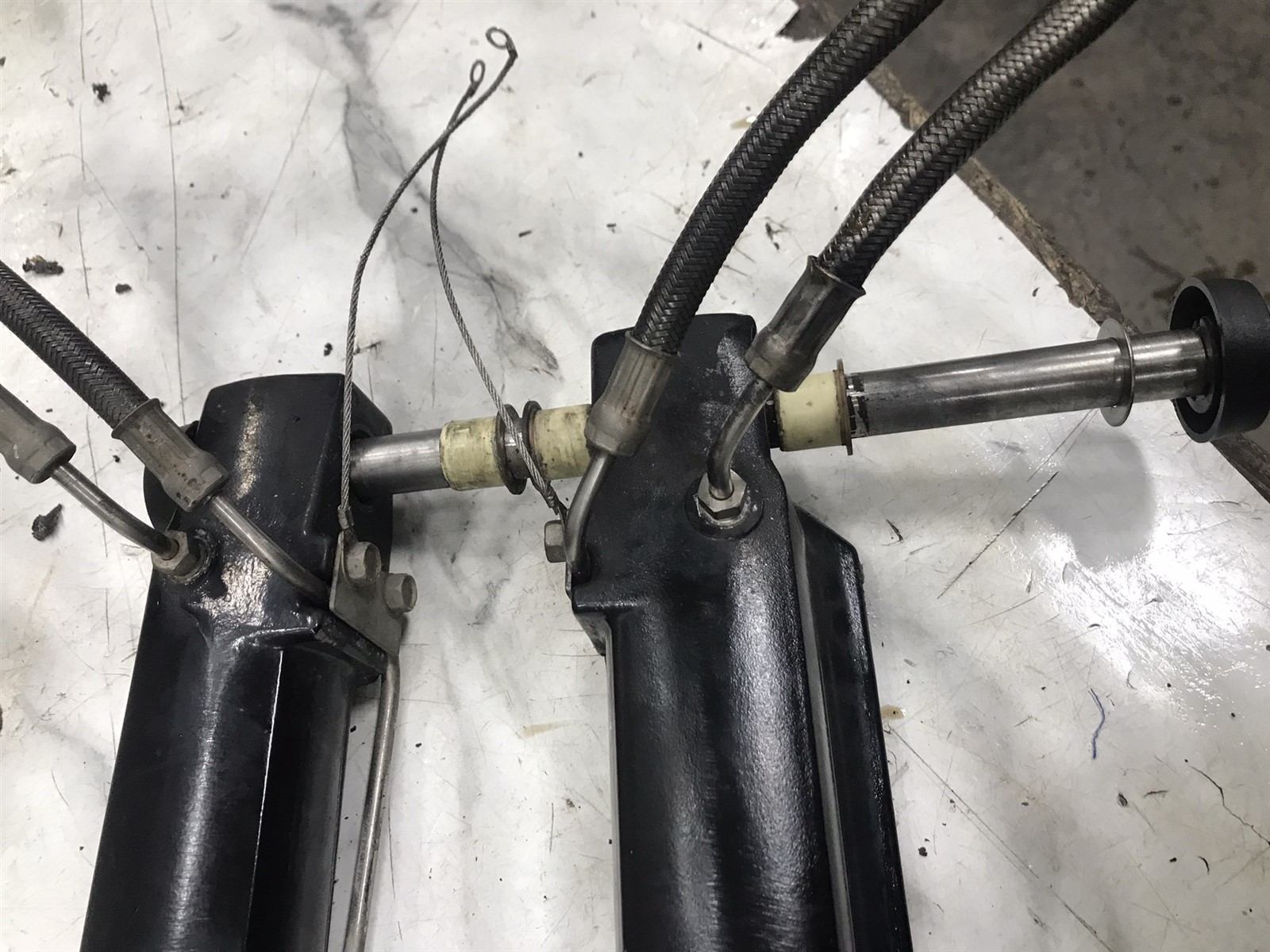 MerCruiser Mercury Marine out drive outdrive trim tilt lift hydraulic cylinders