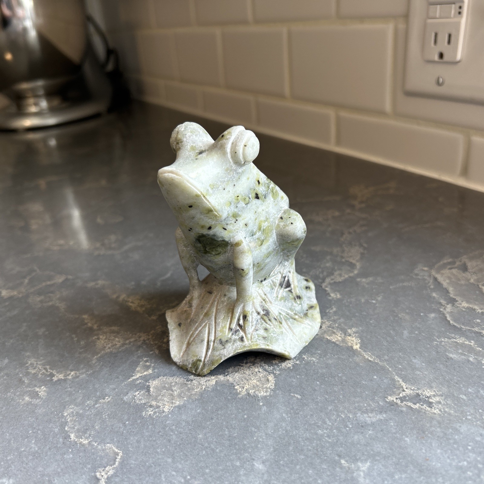 Chinese Hand Carved Nephrite Jade Frog Sculpture Figurine Mid Century 1960s Vtg