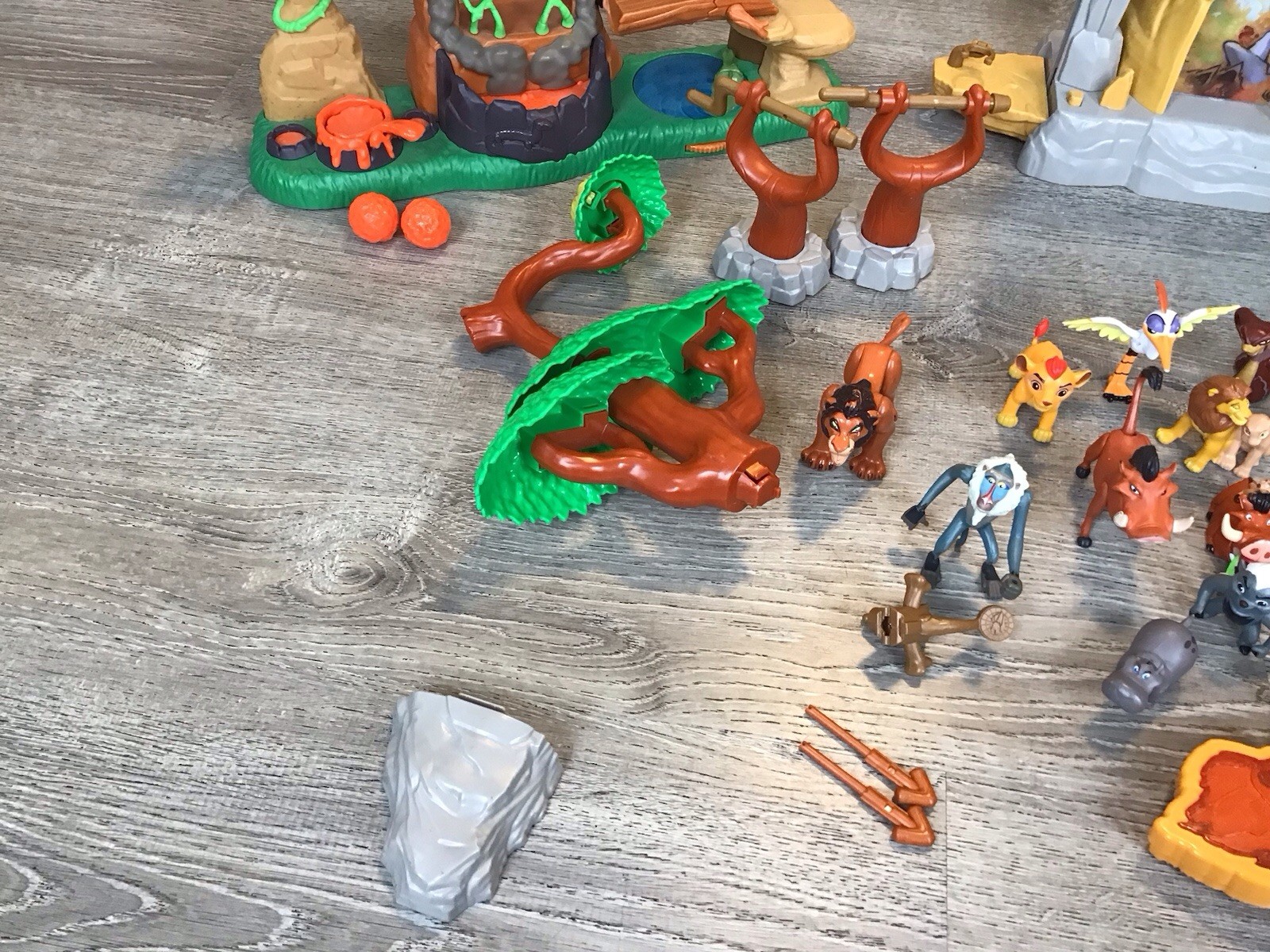 Disney Lion King Lion Guard Training Lair / Defend The Land / Rise Of Scar LOT