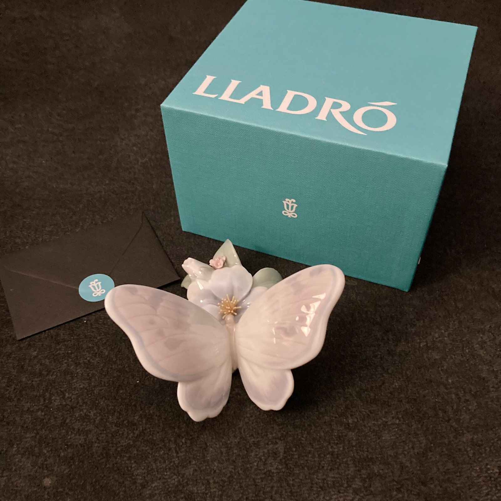 LLADRO Butterfly Figurine #06330 "Refreshing Pause" New in Box