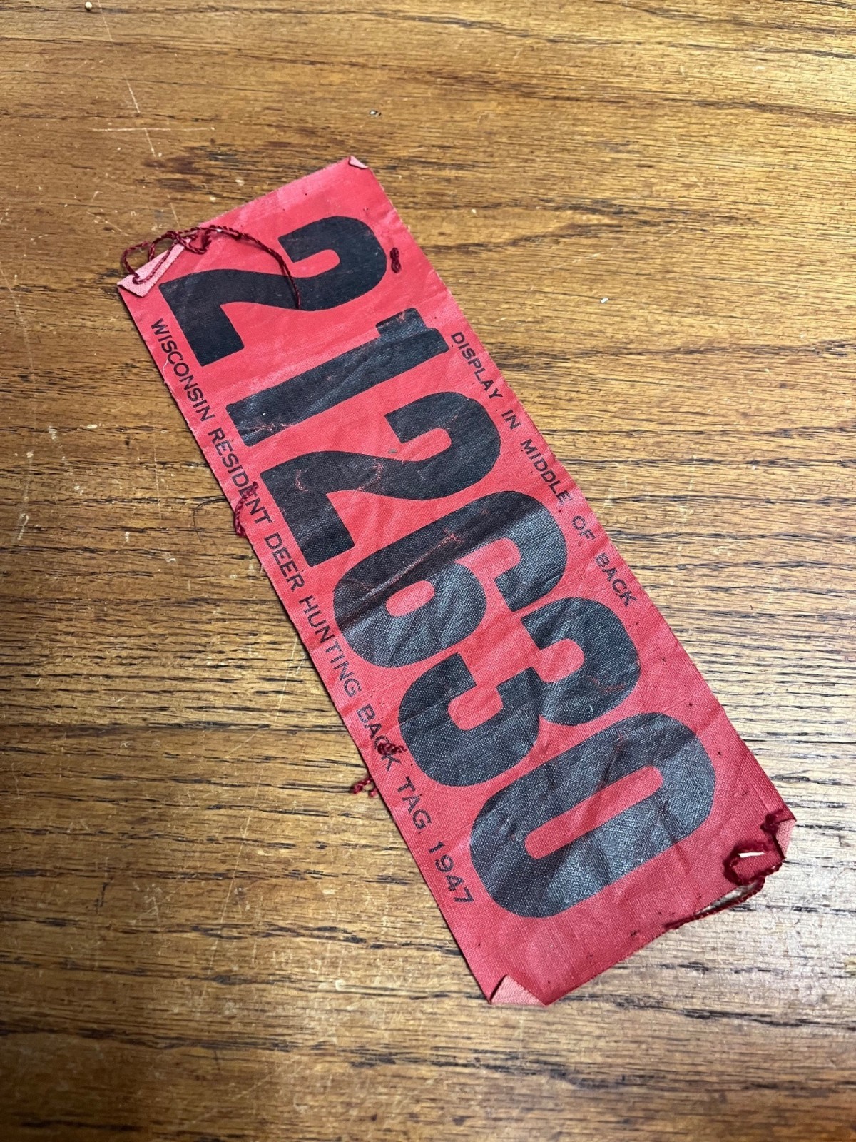 1947 Wisconsin Resident Deer Gun Hunting Back Tag License Red Fabric Deer Camp