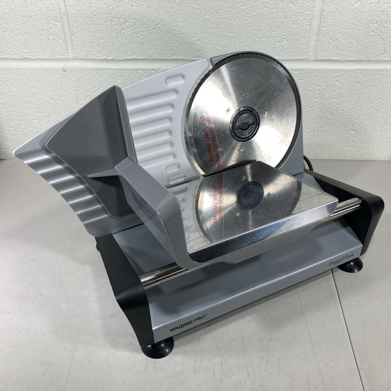 Waring Pro Food Deli Slicer - Model FS150, 7" blade - Stainless Steel