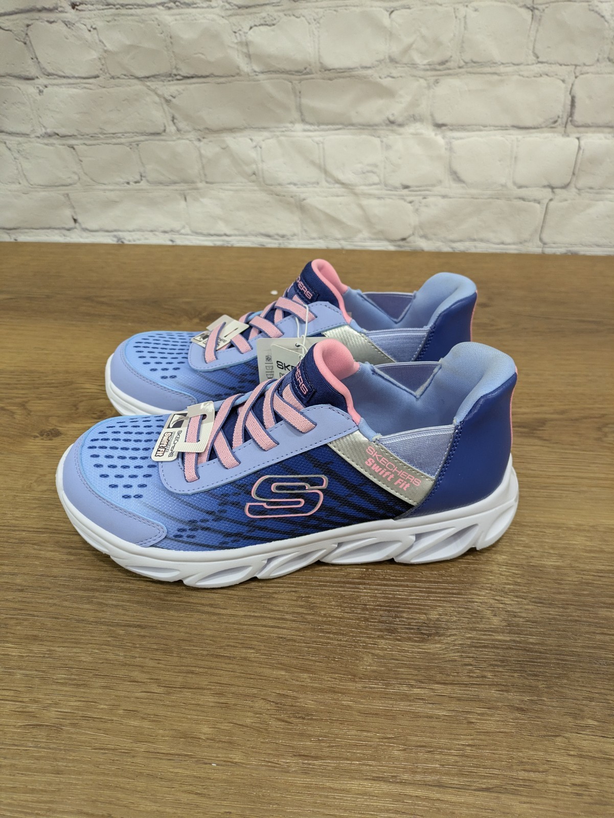 Skechers Kids Lightweight Hands Free Swift Fit Sneaker Size 4 Navy/Muti