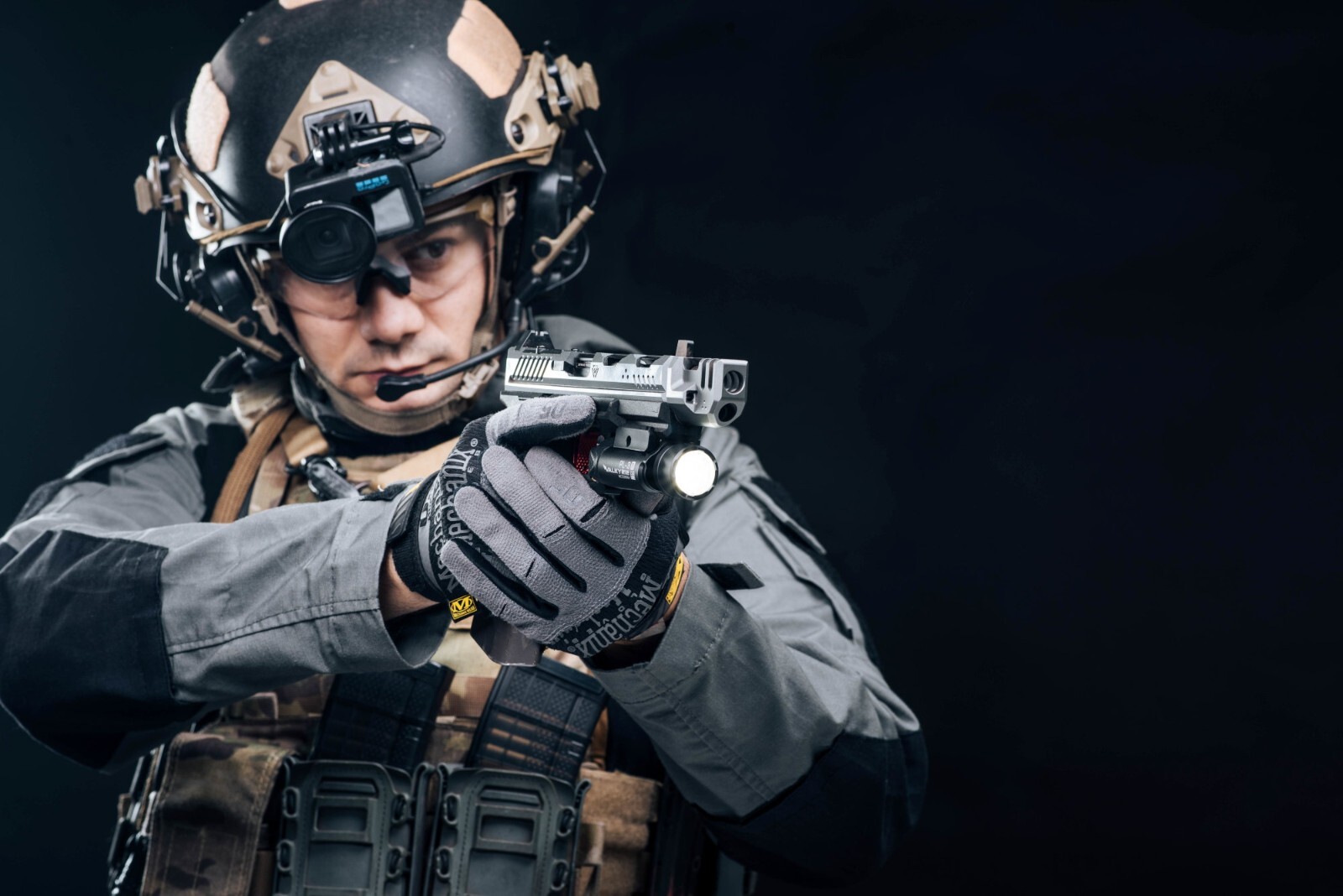 Olight PL-3R Valkyrie Rechargeable Rail Mounted Light, Black, 1500 Lumens, 205 M