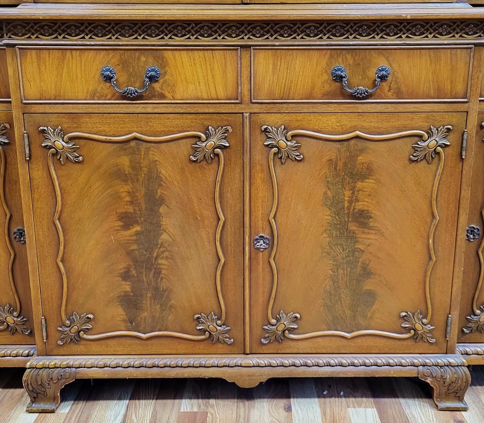 Antique AMERICAN English CHIPPENDALE Style Mahogany Arch Top BREAKFRONT Bookcase