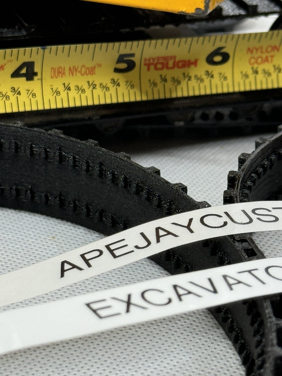 1 pair of new tracks for Ertl 1/16 All Metal John Deere Excavator #505