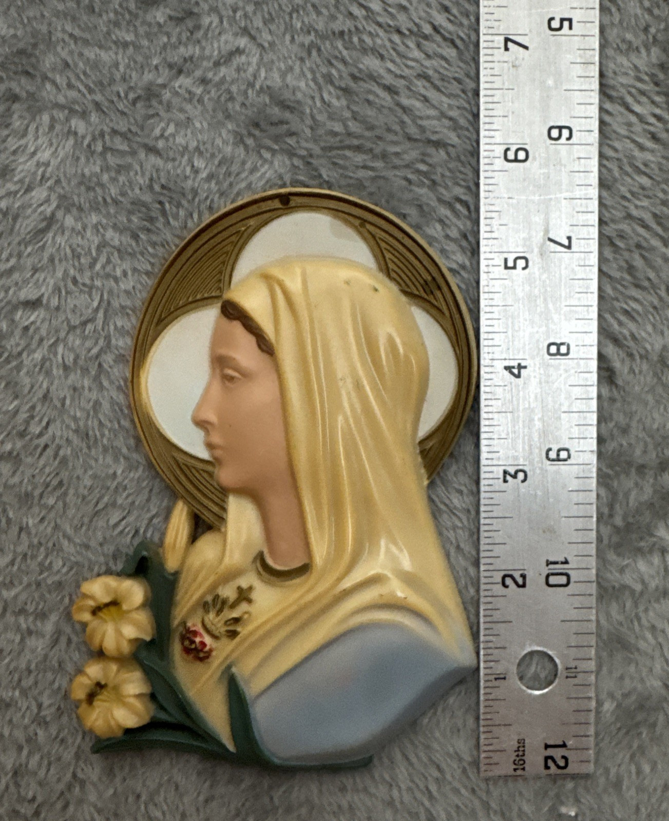 Vintage Hartland Plastics Virgin Mary w/Lilies Miniature Wall Plaque Catholic