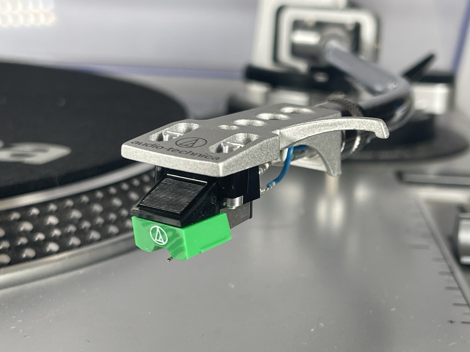 Audio-Technica AT-LP120-USB Direct-Drive Professional Turntable READ