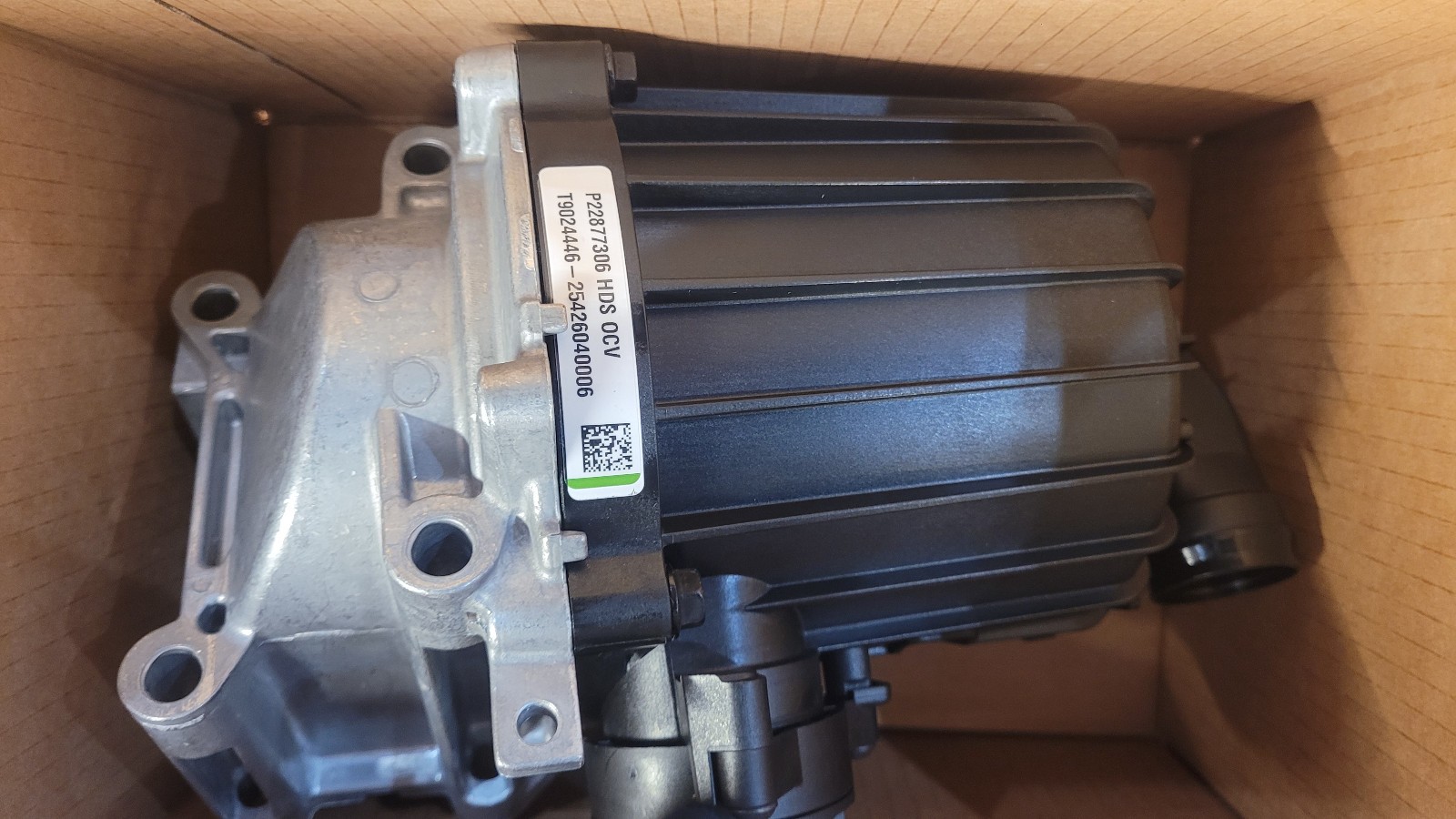 Genuine Volvo Crankcase Ventilation / Oil Separator 22877306 21373547 20532891 –