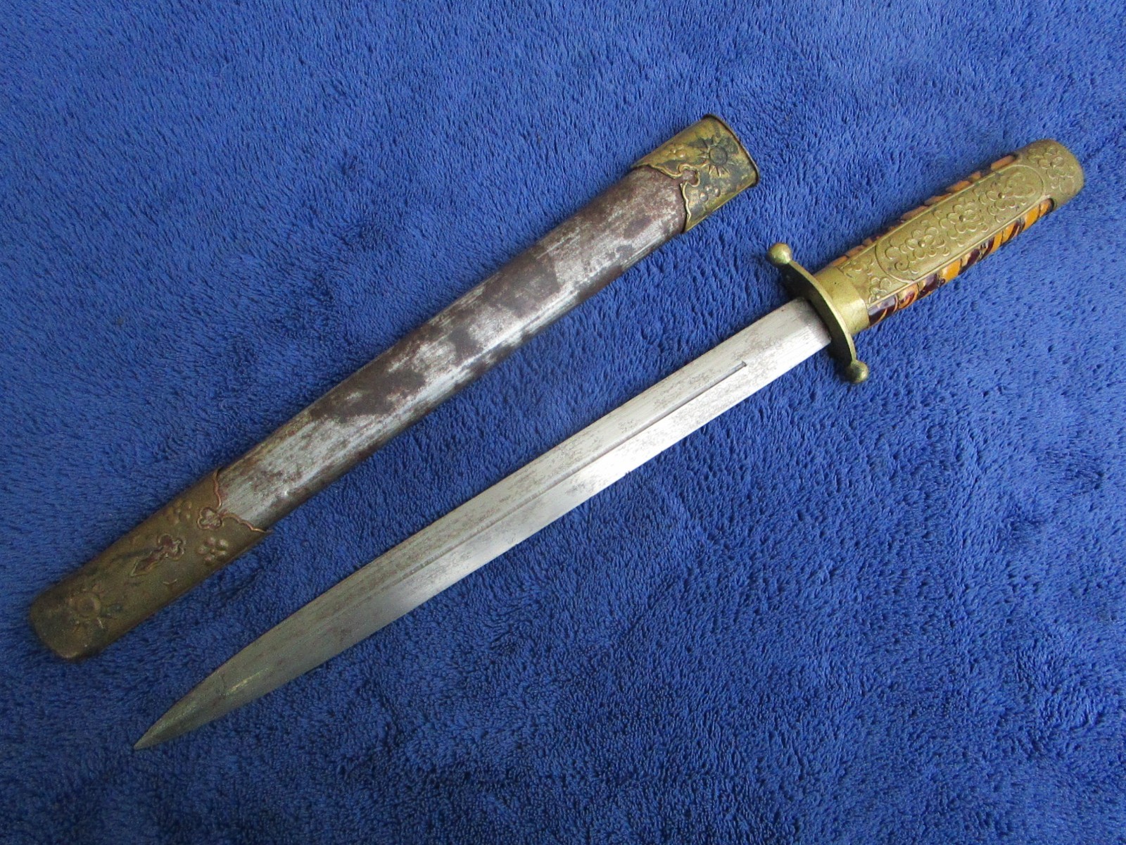 RARE ORIGINAL WW2 CHINESE NATIONALIST CHAI KAN SHEK DAGGER AND SCABBARD