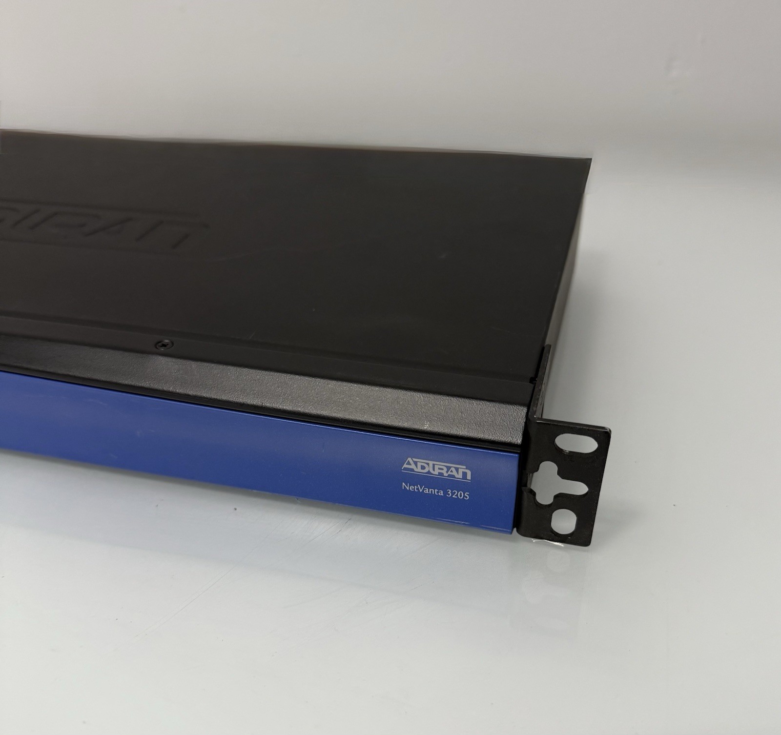 Adtran NetVanta 3205 1203870G1 W Rack Ears