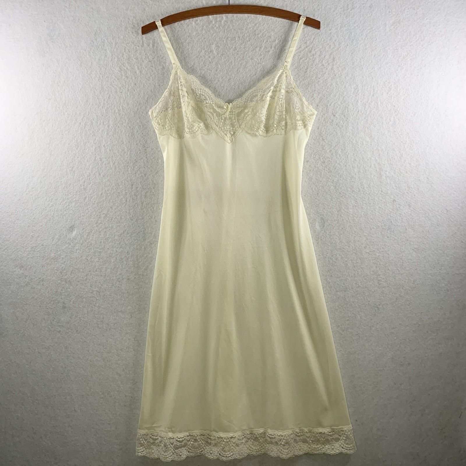 VTG Vassarette Babydoll Lace Trim Slip Dress Sz S Ivory Bridal Coquette Feminine