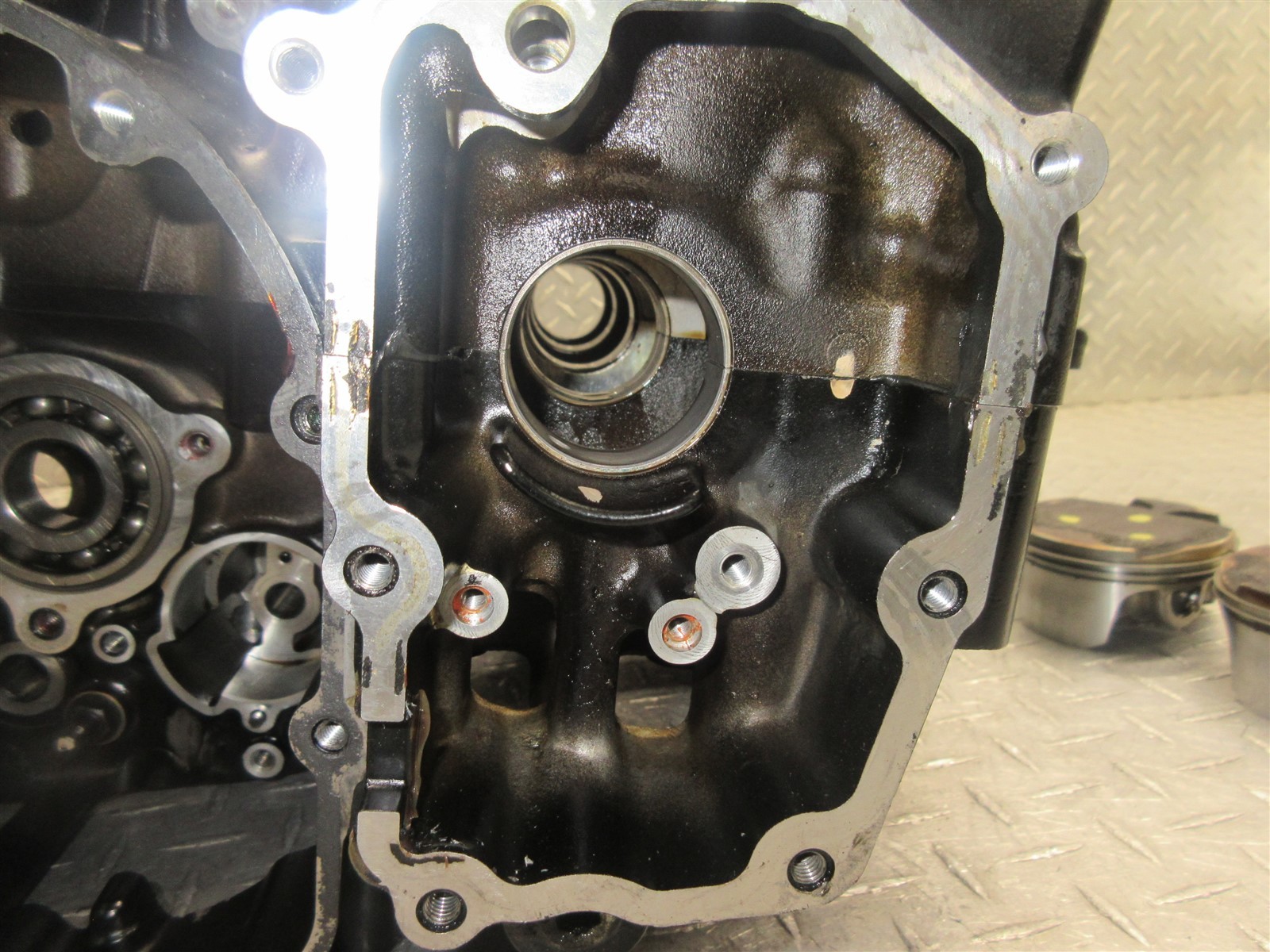 2009 08-11 Kawasaki ZX14R ZX14 Crankcase Case Engine Motor Block Piston **READ**