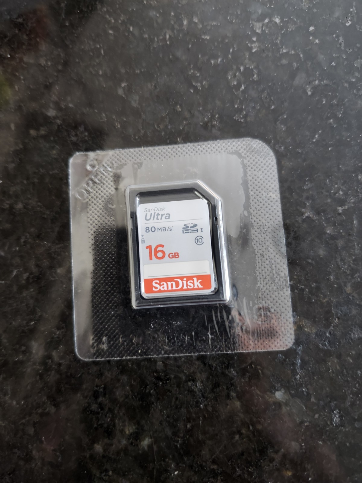 1 SanDisk Ultra 16 GB SD SDHC Memory Card - SDSDUNC-016G-GN6IN