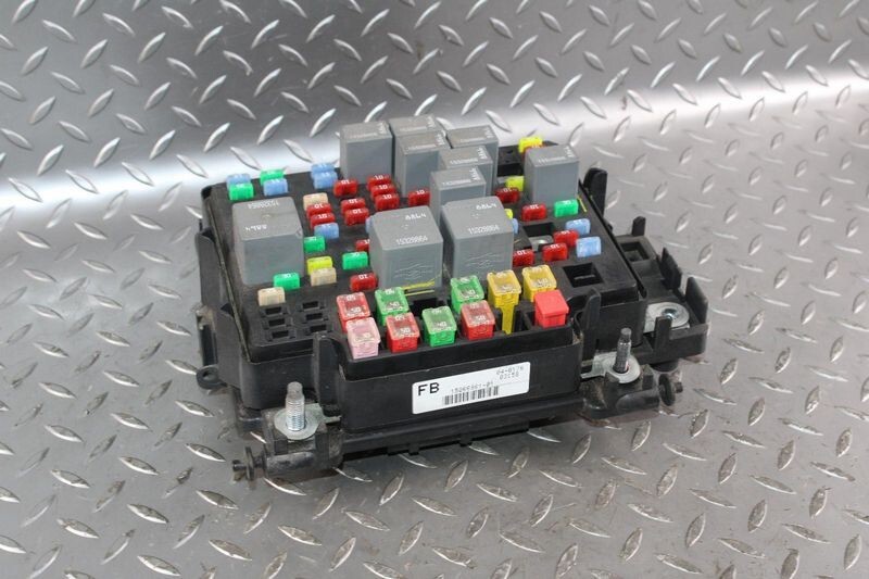 2003-2005 Chevy Silverado 1500 Pickup Engine Fuse Box with Warranty