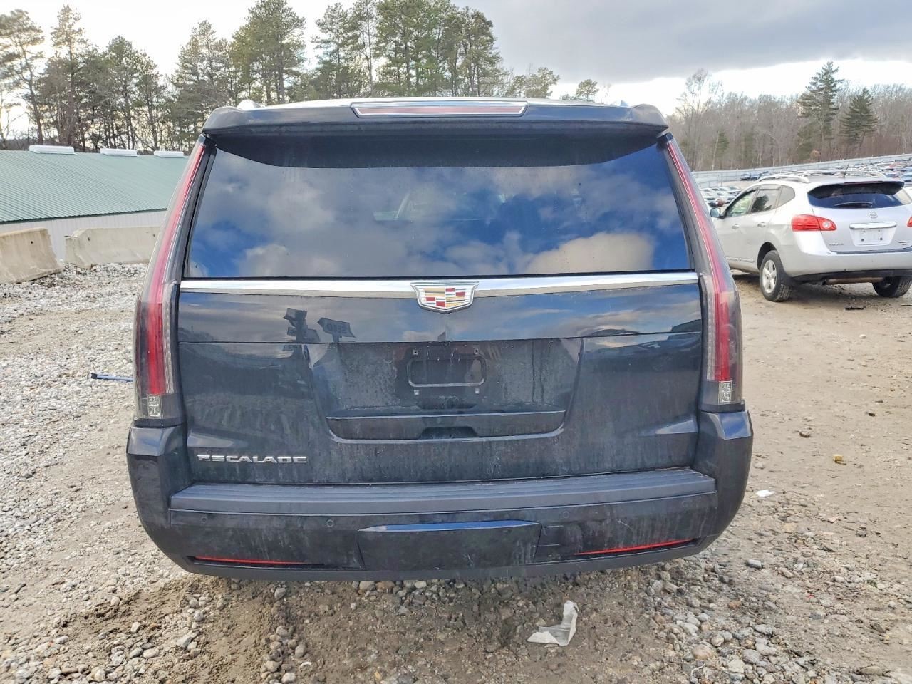 (LOCAL PICKUP ONLY) Roof Glass Fits 15-20 SUBURBAN 1500 922388