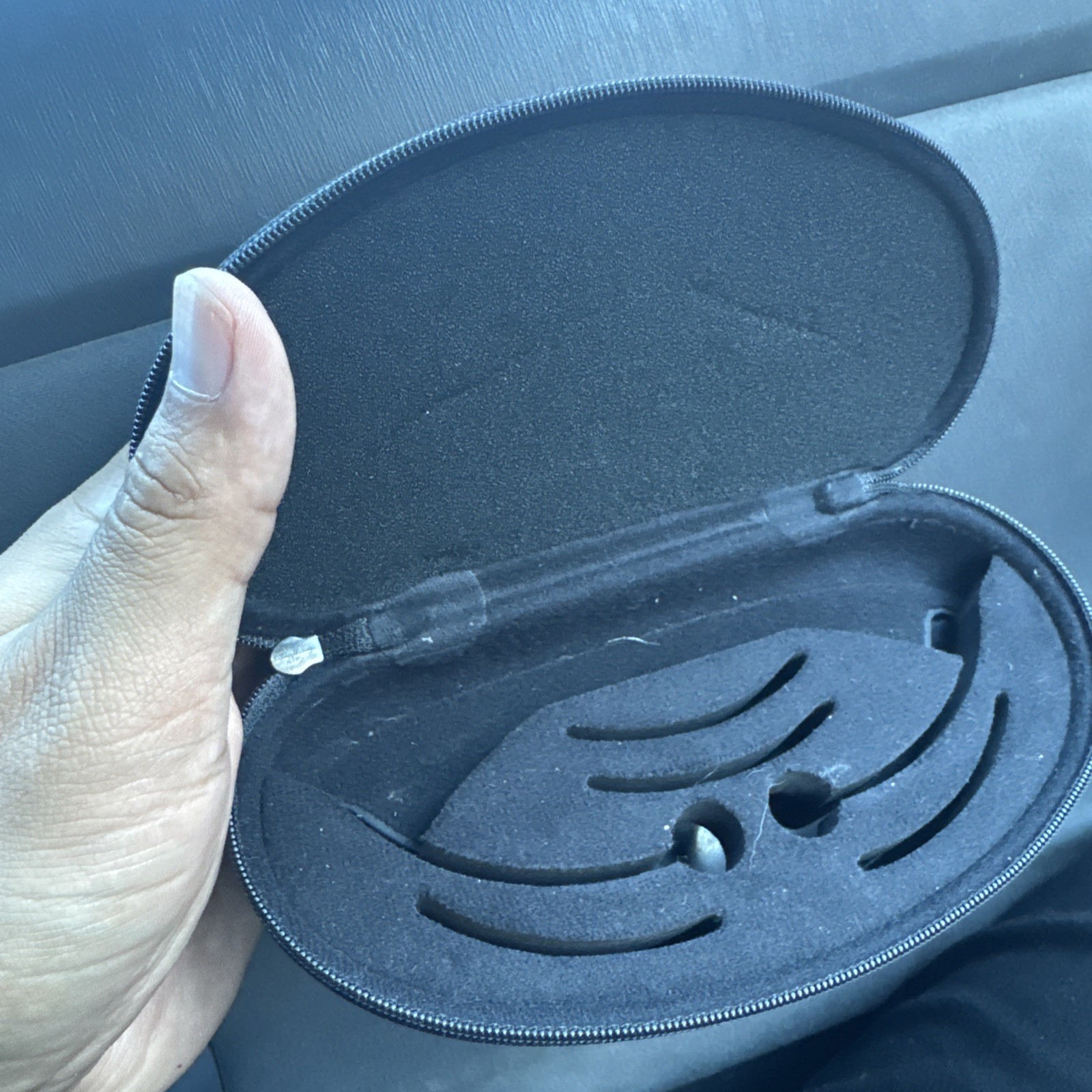 OAKLEY BLACK SUNGLASSES CASE
