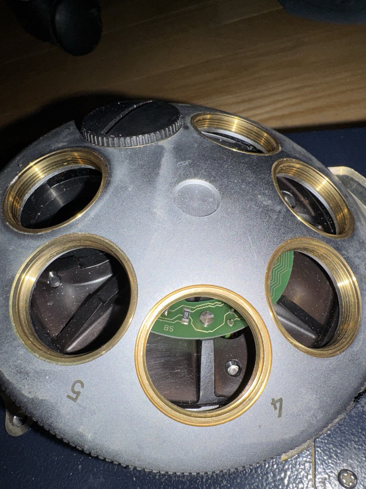 Leica 5000B with four Fluorescence Filter Cubes