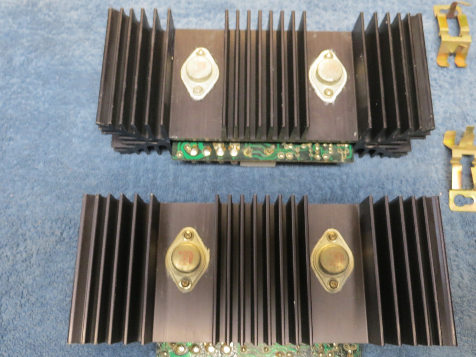 YAMAHA CR2020 STEREO RECEIVER MAIN CIRCUIT BOARD HEAT SINK & HARDWARE # NA06888