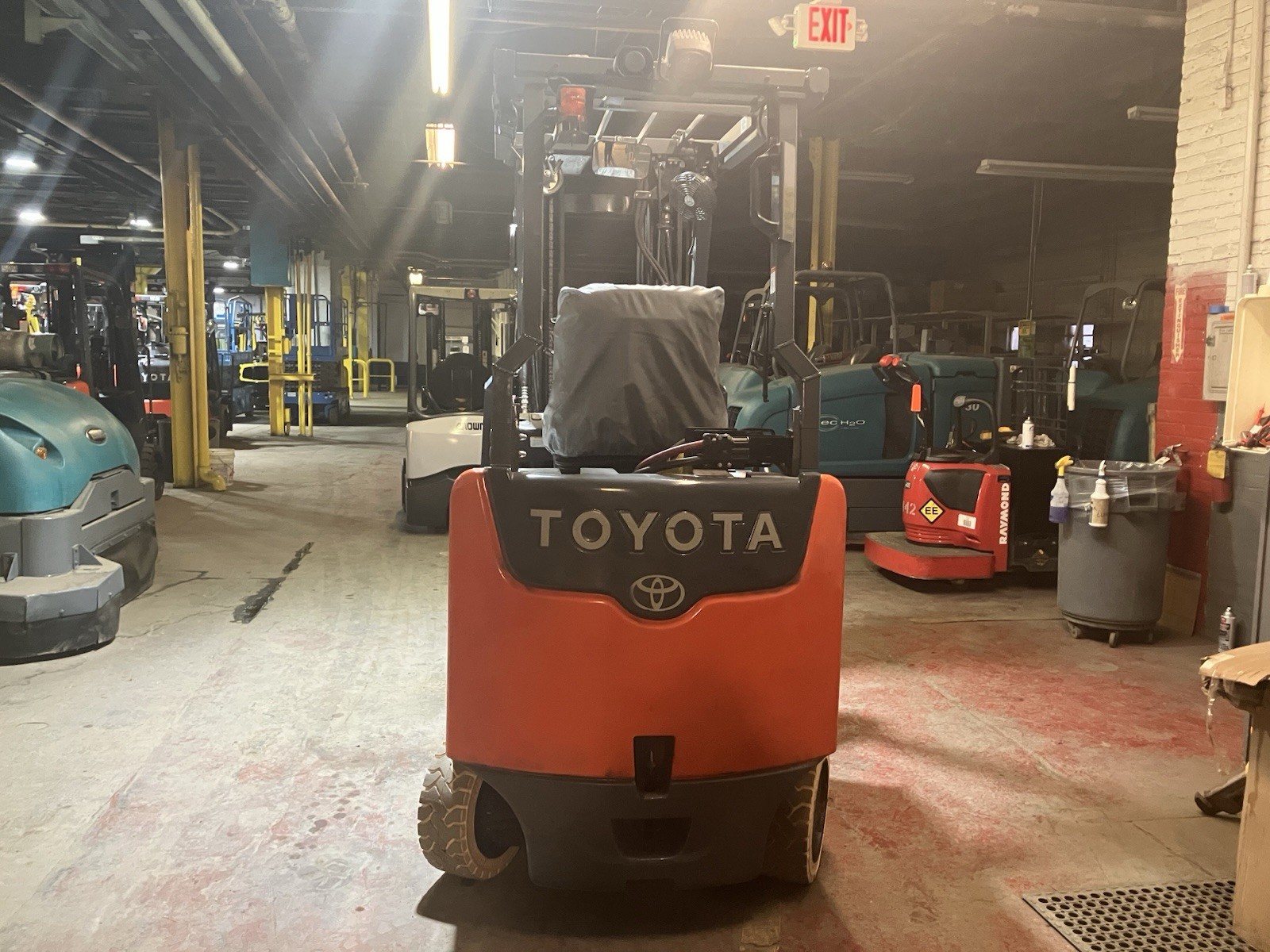 2022 Toyota 5000 LB Electric Forklift With SS and Triple Mast 218 Reach