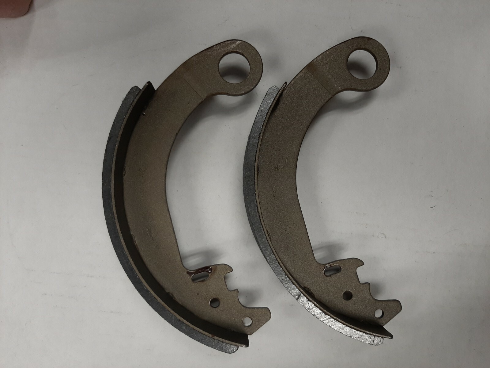 New Cushman Pair of Brake Shoes 887284 or 876324