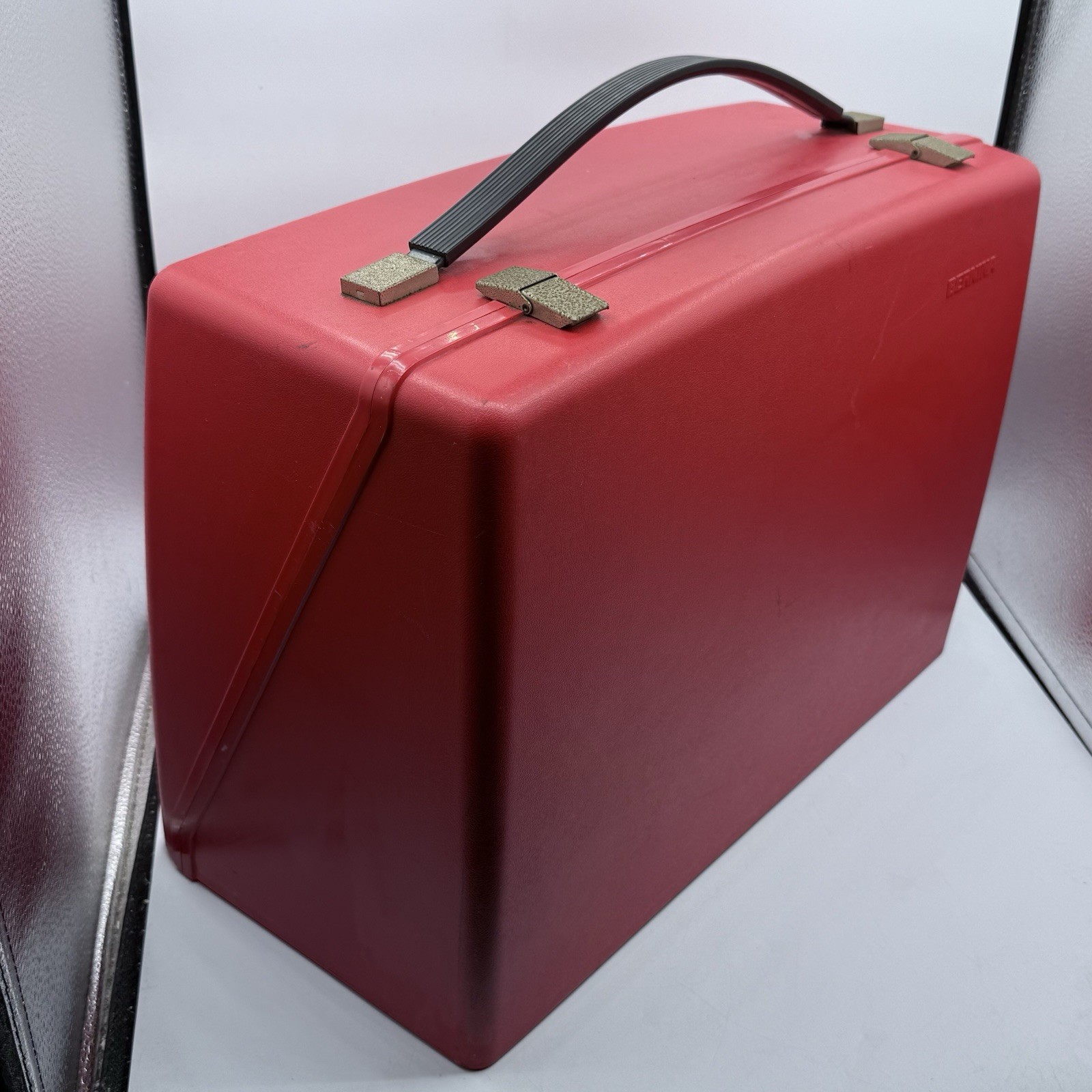 BERNINA 830 Record Sewing Machine Red Hard Case/Foot Pedal Storage/Extension