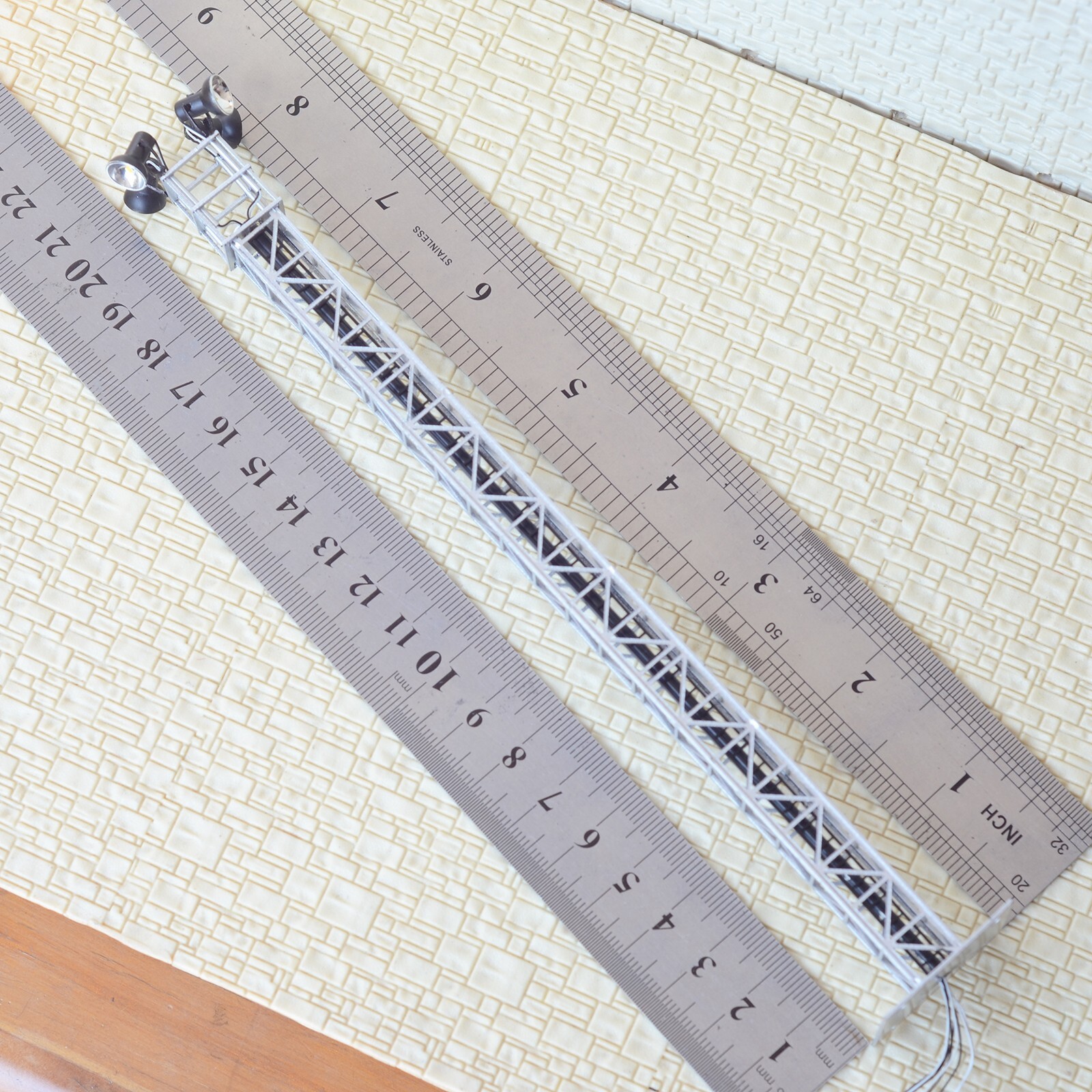 1 x HO tower light LED made street yard light spotlight assembled metal #S4