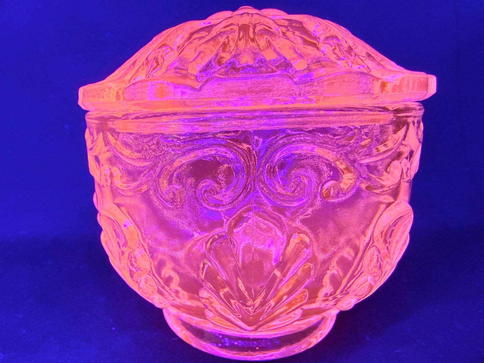 Green Vaseline Uranium glass covered candy dish coffee sugar jar bowl / selenium