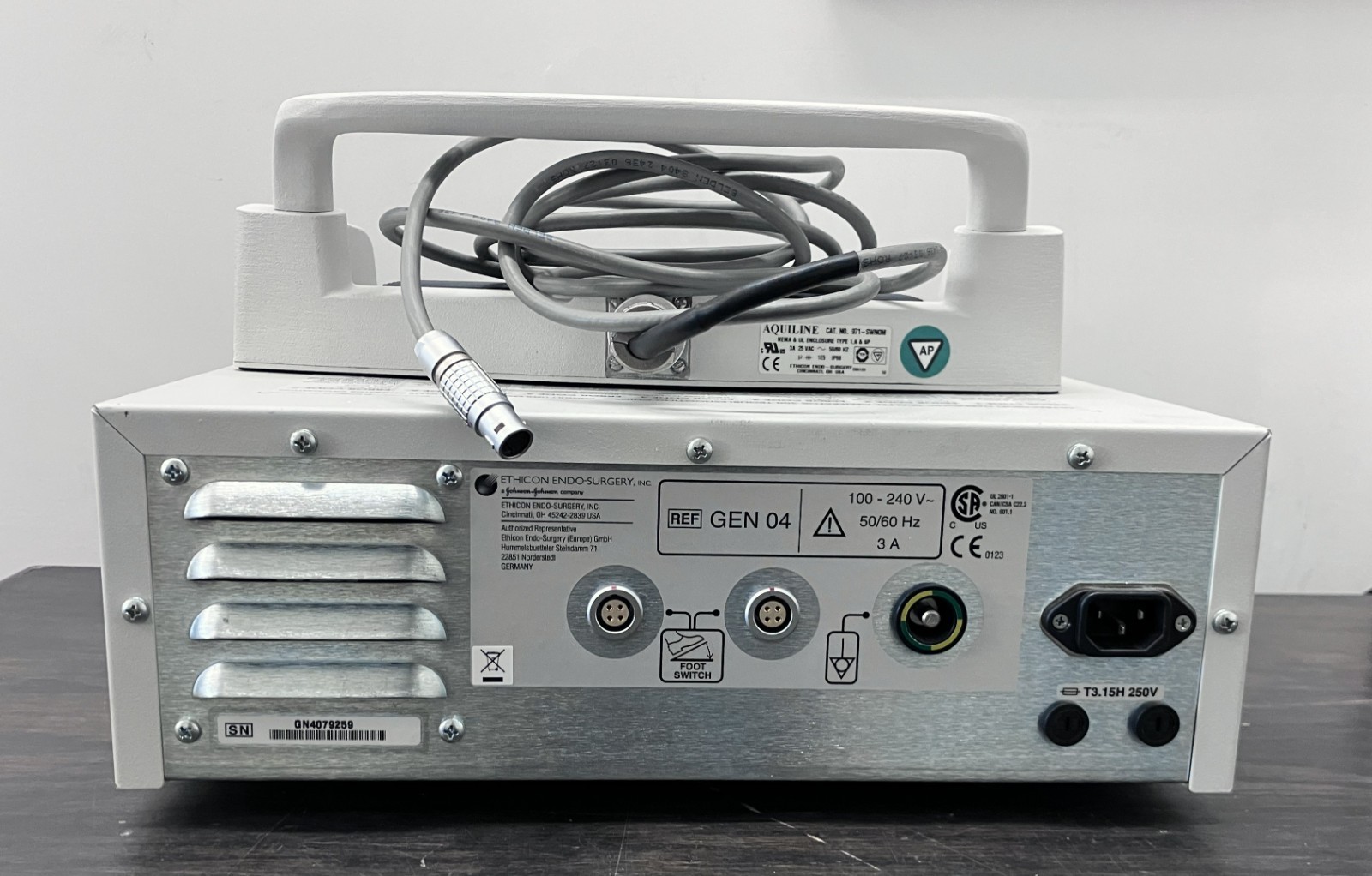 J & J GEN300 Ultrasonic Harmonic Scalpel Generator 04 w/ Footswitch & Handpiece