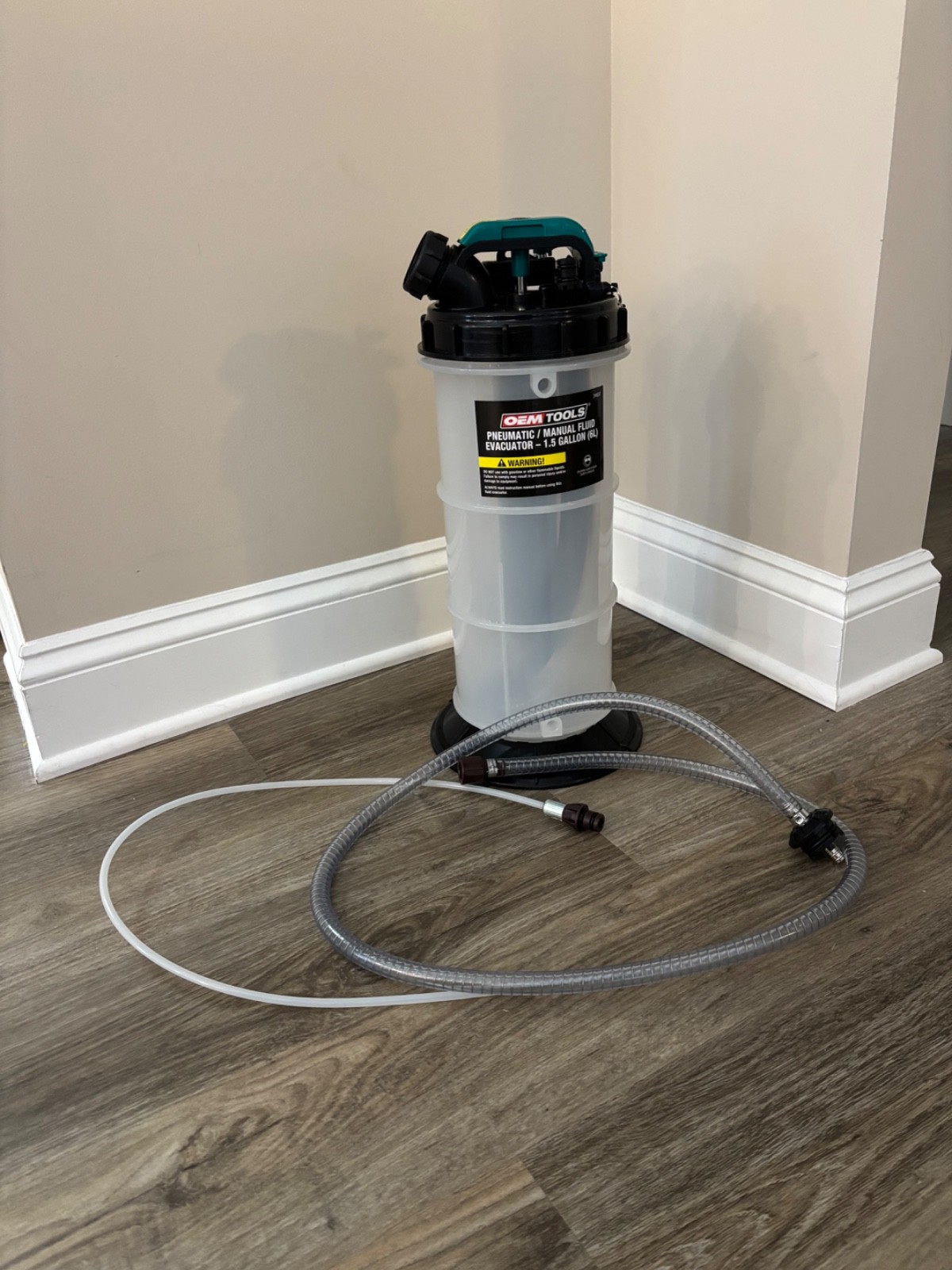 OEM Tools Pneumatic/Manual Fluid Evacuator | 1.5 Gallon (6L) | 24937 | Open Box