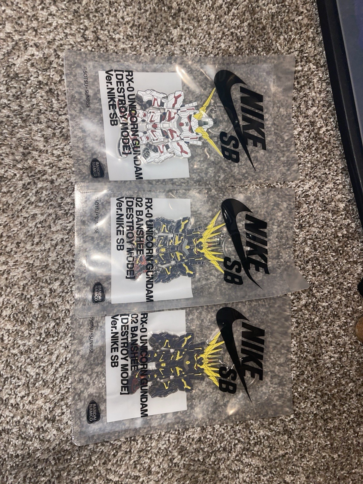 Nike SB x Gundam Unicorn Keychain Nike SB x Gundam Banshee Keychain New