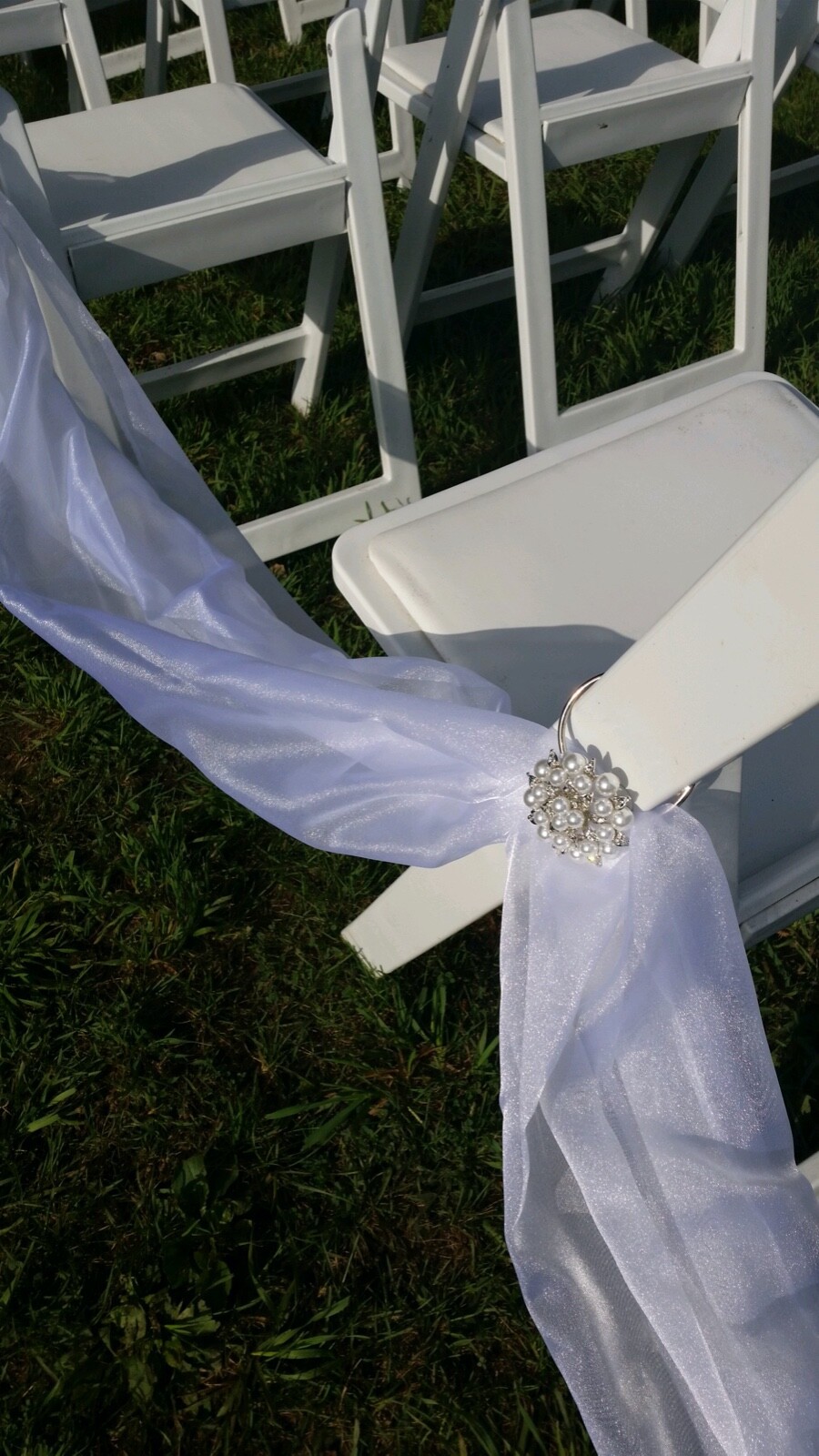 WEDDING STUNNING WHITE FABRIC DRAPING FOR AISLE/CHAIRS + 24 RHINESTONE BROACHES