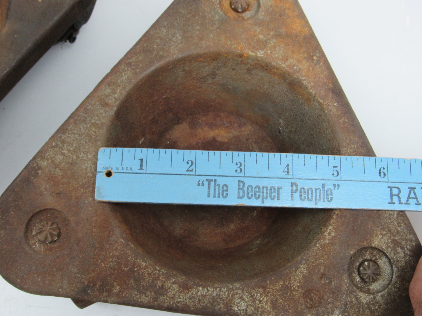 2 Vintage Bond Manheim 2127 Cast Iron Triangular Cup Dolly