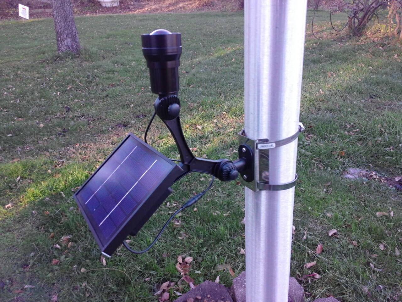 CREE Fixed Commercial Solar Flagpole Light *POWERFUL* Adjustable Spot to Flood