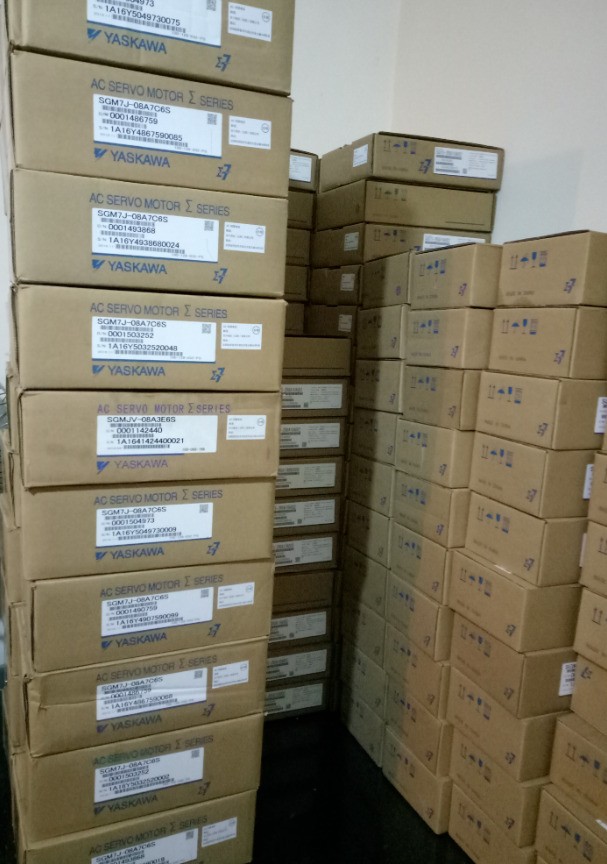 1PC Yaskawa SGDH-01BE Servo Driver SGDH01BE New In Box Expedited Shipping