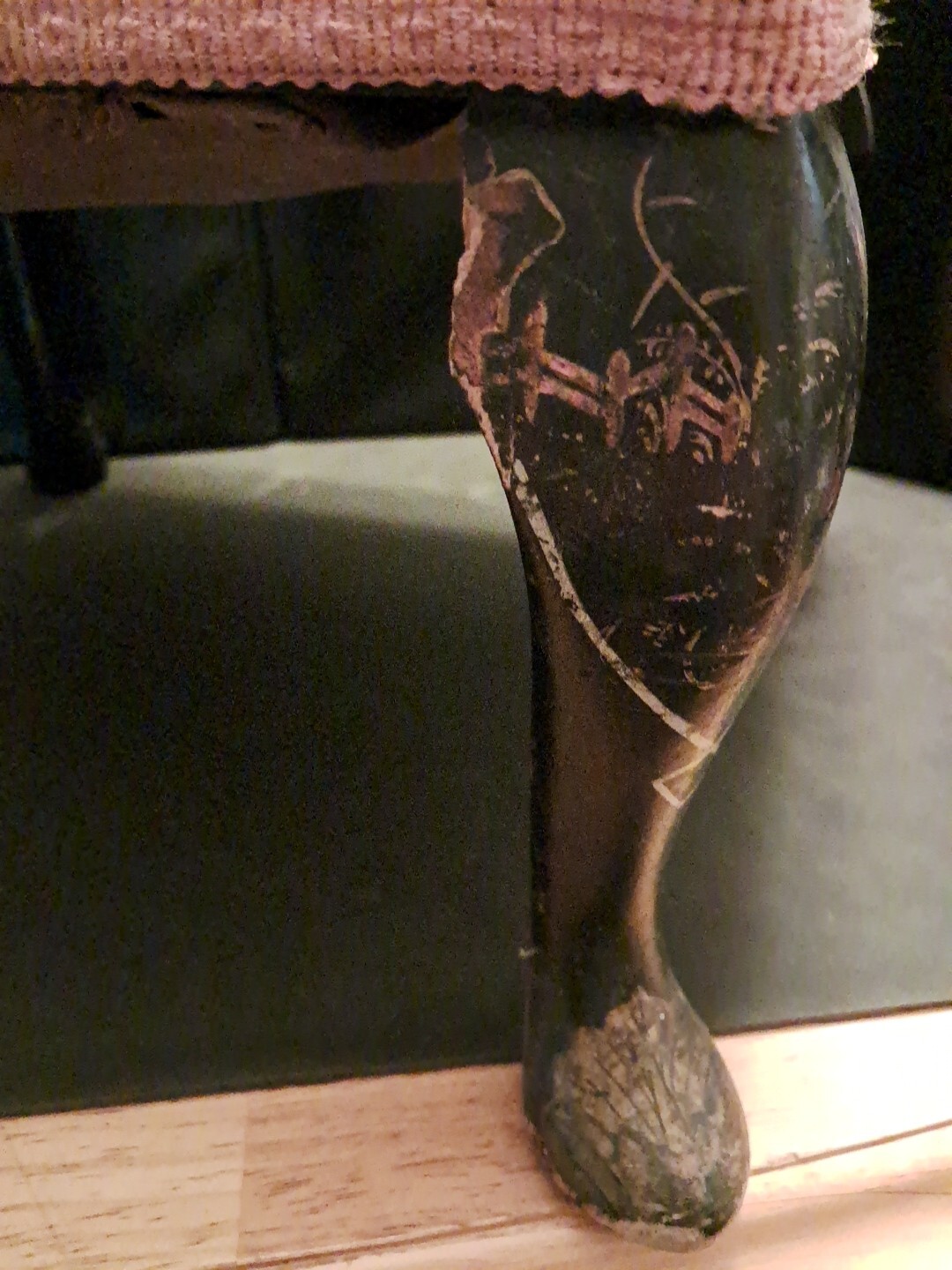 VINTAGE NEEDLEPOINT FLORAL DESIGN TOP WITH HAND PAINTED LEGS FOOTSTOOL