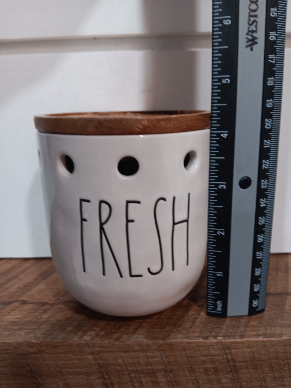 Rae Dunn Artisan Collection Garlic Cellar With Wooden Lid "Fresh"