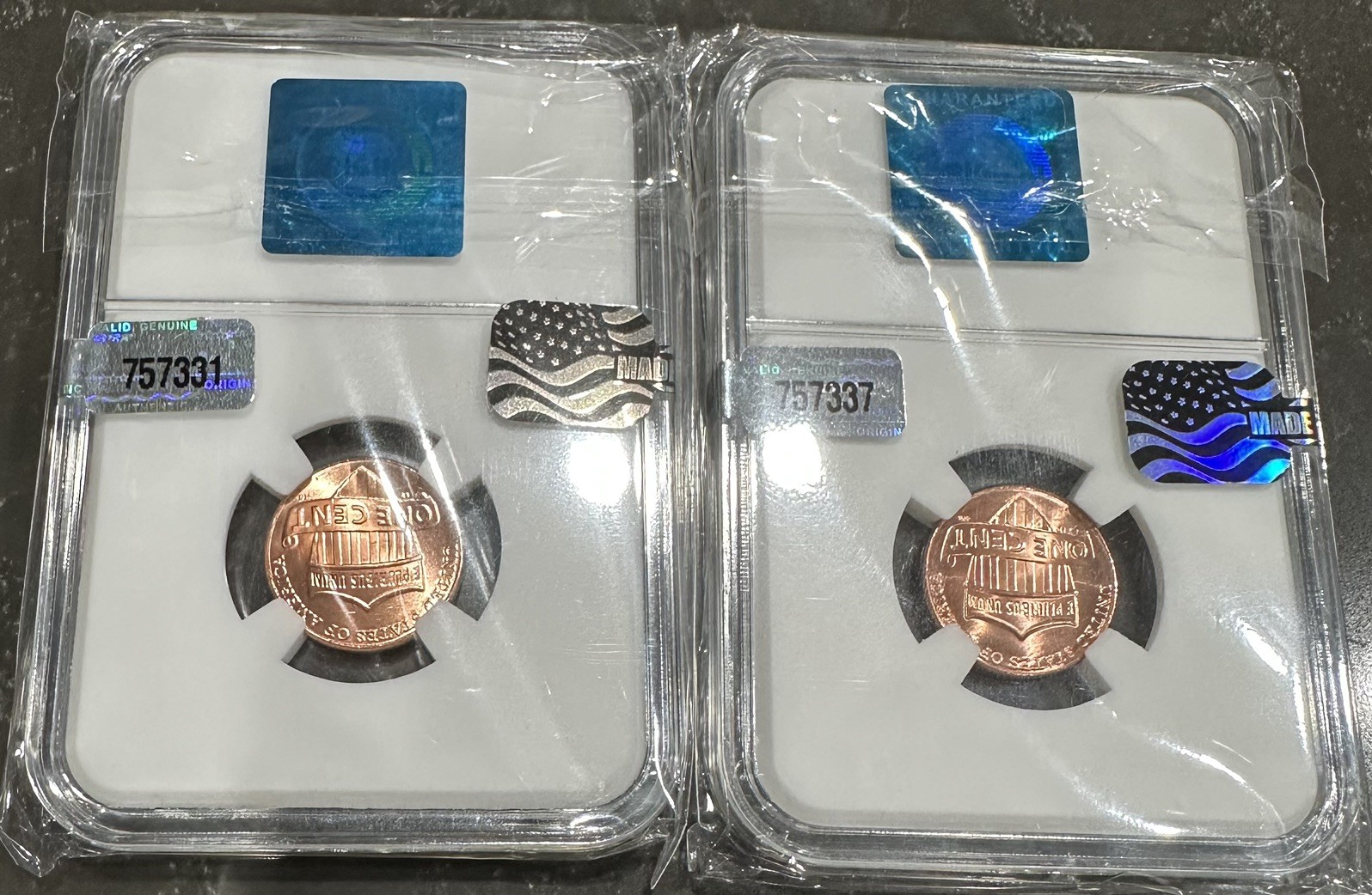 2025 P & D LINCOLN SHIELD CENT UNCIRCULATED ⭐ it comes with two slab holders ￼