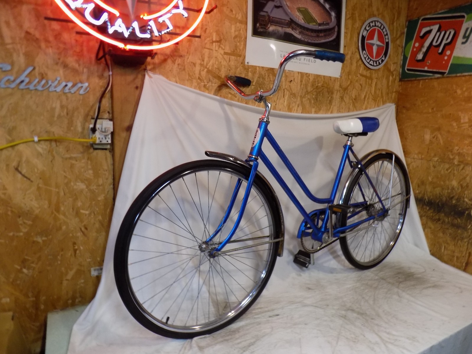 1971 SCHWINN BREEZE VINTAGE ROAD CRUISER BICYCLE COLLEGIATE RACER HOLLYWOOD