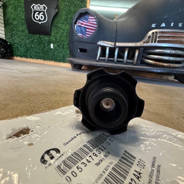 (1) 13-18 RAM 2500 3500 RADIATOR COOLANT RECOVERY BOTTLE CAP MOPAR 68442532AA