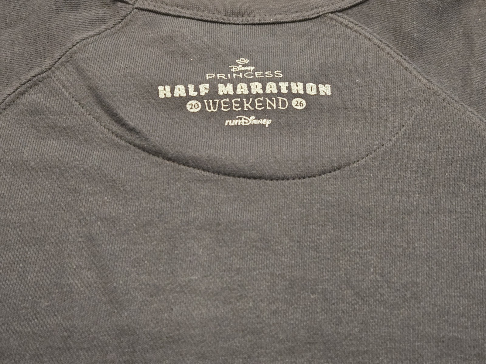 NWT!! 2026 Rundisney Princess Half Marathon Weekend Moana Navy Crewneck| Large