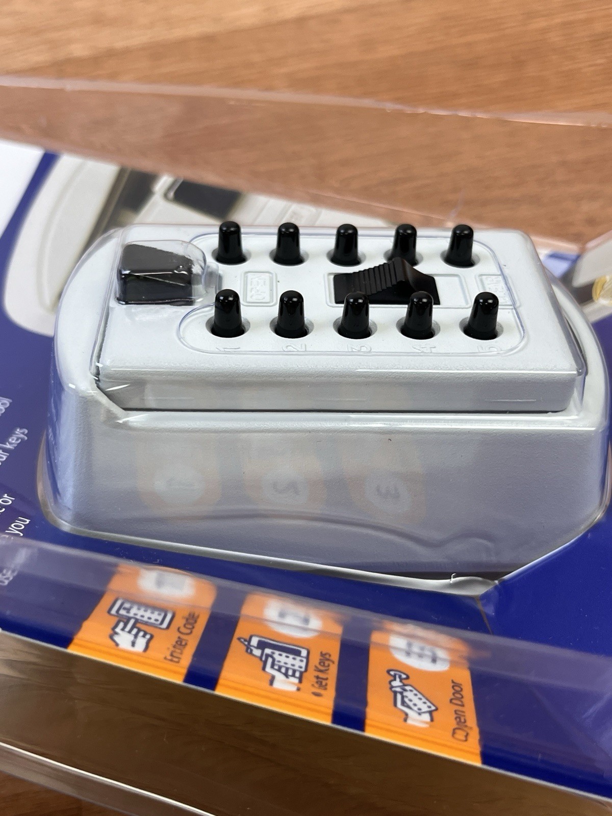 Kidde Key Safe Lock Box Holds 2 Keys Mounted w/ Pushbutton Combo Lock White NEW