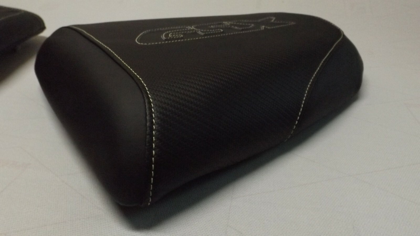 SUZUKI GSX 600R/750R/1000R FRONT & REAR BLACK CF CUSTOM FIT SEAT COVERS 00/03