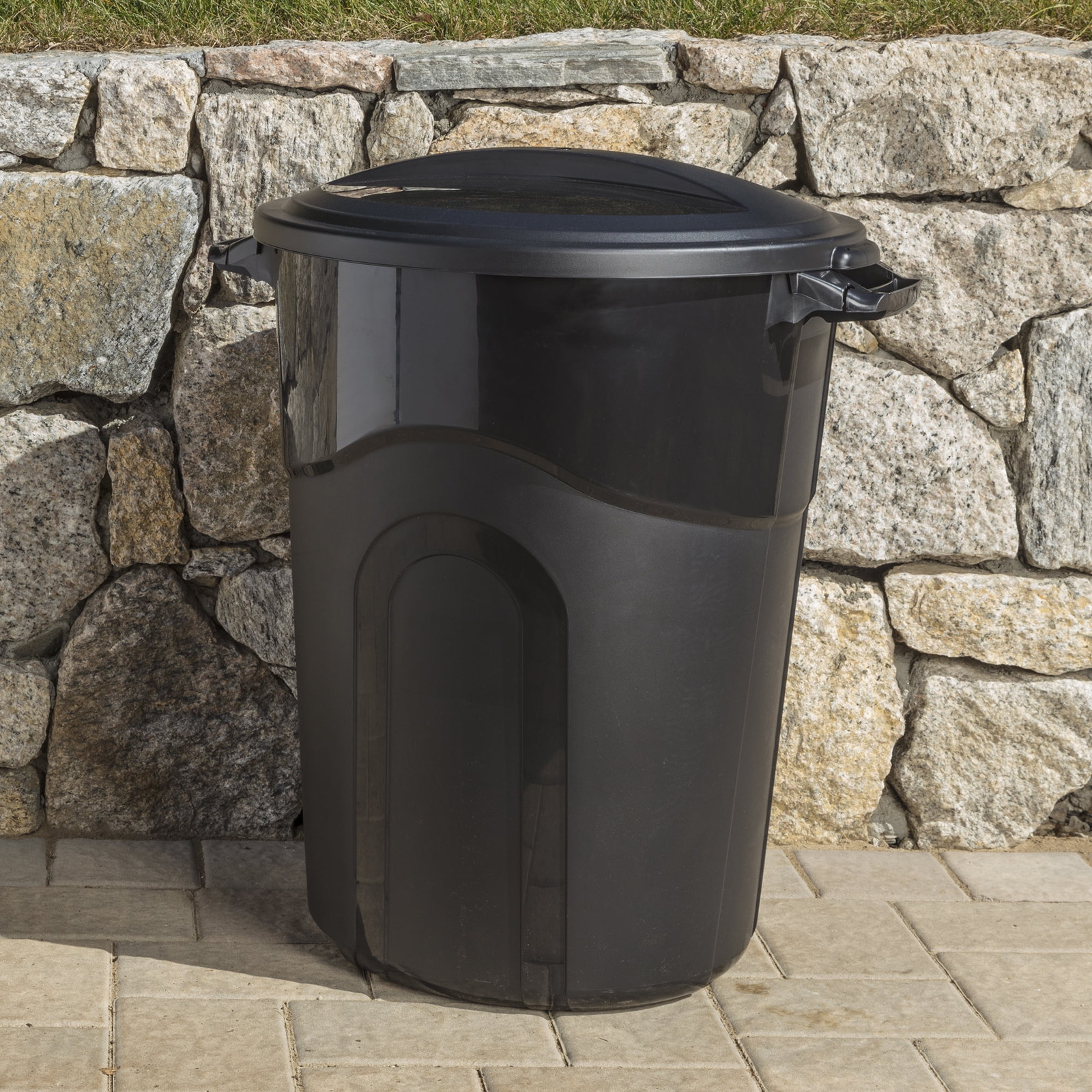 32 Gallon Heavy Duty Injection Molded Trash Can with Click Lock Lid