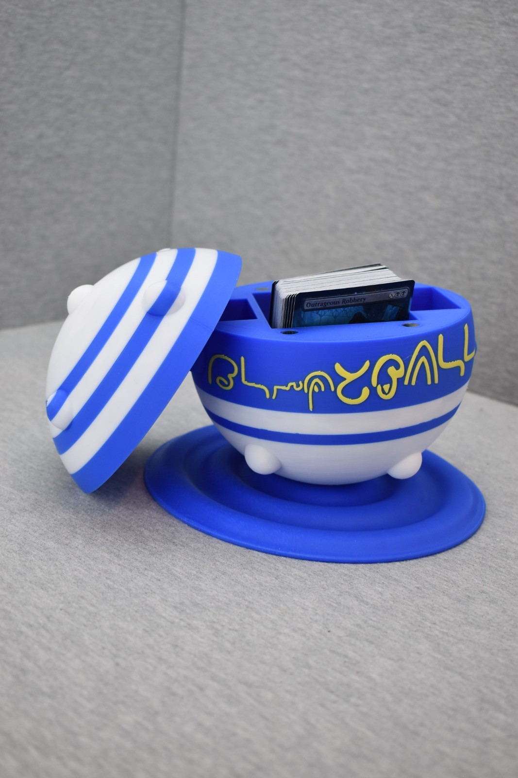 final fantasy 7 Blitz Ball deck box with Stand - Magic The Gathering Deck Box