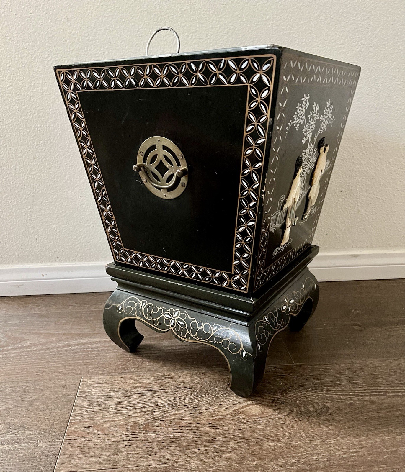 Chinese Black Lacquer Planter/bin/trash Can With Mother-of-pearl Figures 17”