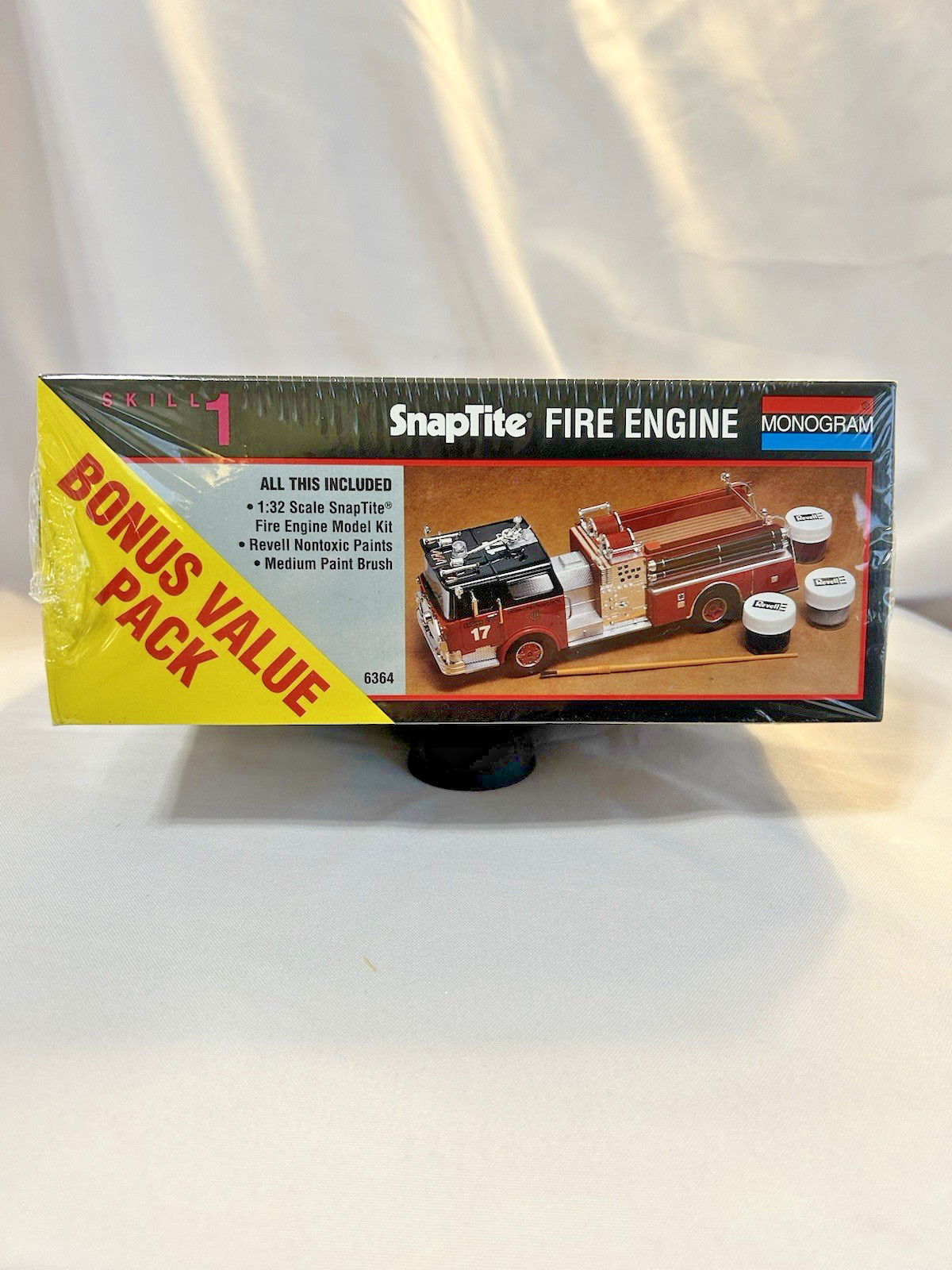 MONOGRAM Mack CF-Series Chicago Fire Engine model kit NEW in Factory SEALED BOX